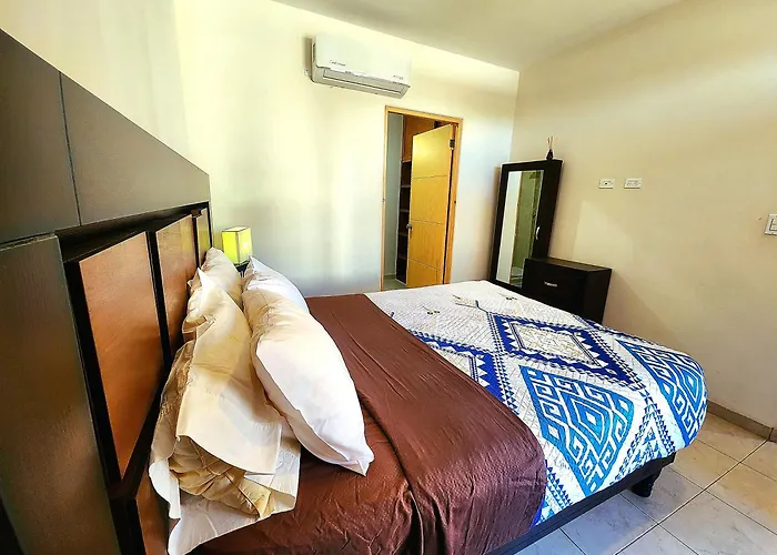 Apartamento Bahia Del Tezal 202b: 2br/2bt Condo, Big Pool, 5 Minutes Walk To Beach! Cabo San Lucas
